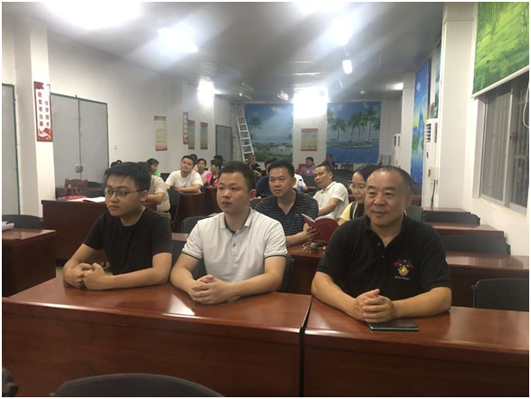 市威廉希尔中文网站公司组织观看144期《脱贫致富电视夜校》节目