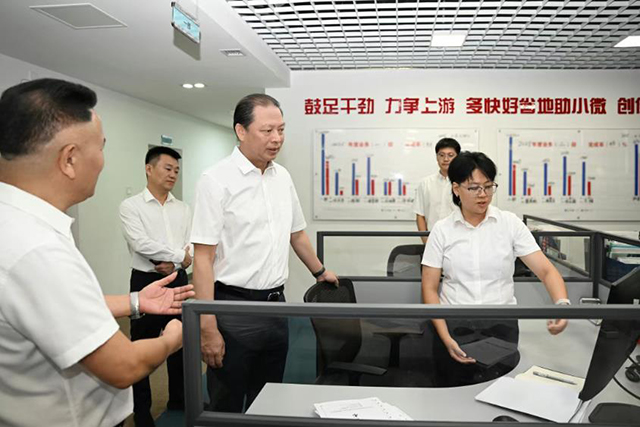 范少军在威廉希尔中文网站调研时指出：不断提升金融国资运营管理能力为自贸港核心引领区和“六个之城”建设提供高质量金融服务